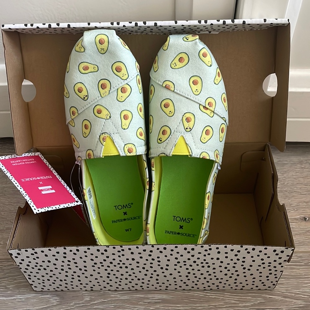 *NWT* Tom’s Slip-on Avocado - size 7